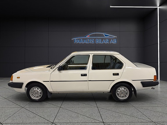 Volvo 360 2 of 27