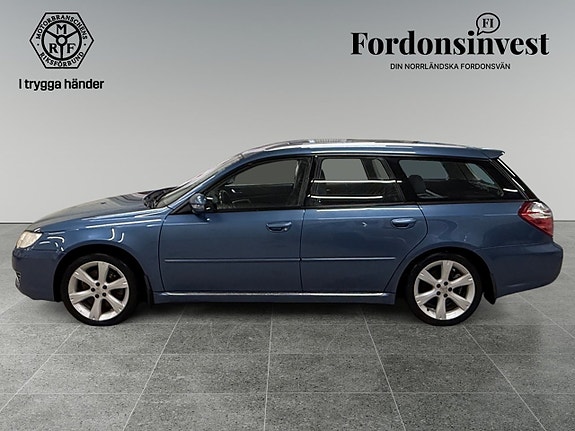 Subaru Legacy 2 of 5