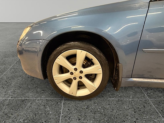 Subaru Legacy 13 of 14