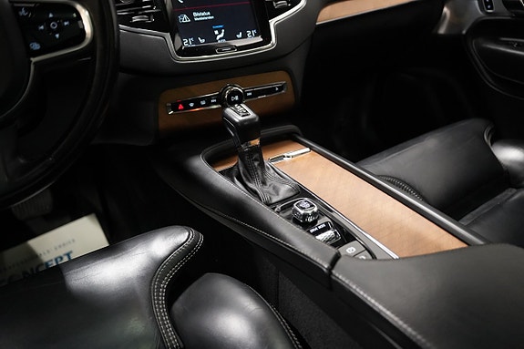 Volvo XC90 18 of 30