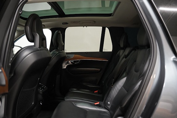 Volvo XC90 25 of 30