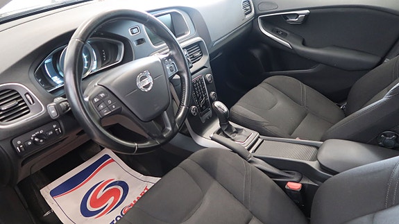 Volvo V40 9 of 17