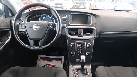 Volvo V40 11 of 17