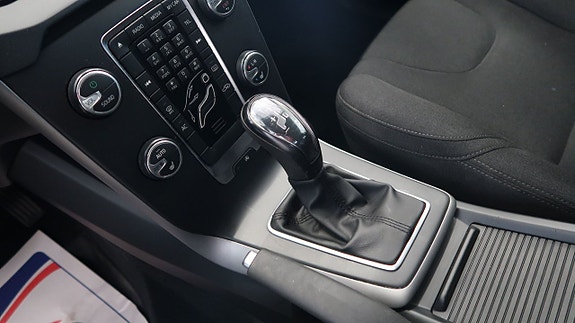 Volvo V40 12 of 17