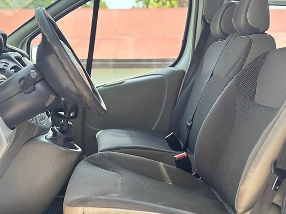 Opel Vivaro 11 of 30
