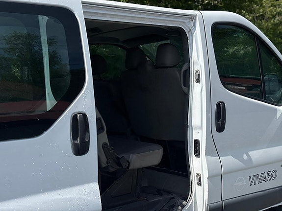 Opel Vivaro 9 of 30