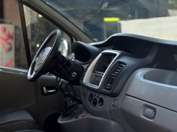 Opel Vivaro 25 of 30