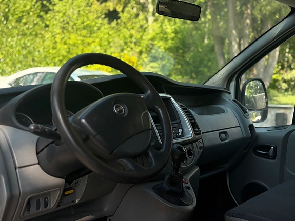 Opel Vivaro 17 of 30