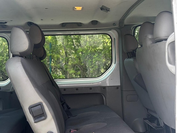 Opel Vivaro 12 of 30