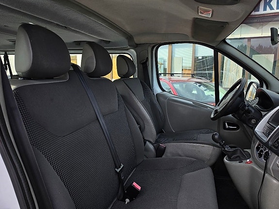 Opel Vivaro 27 of 30