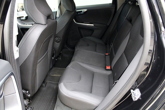 Volvo XC60 17 of 22