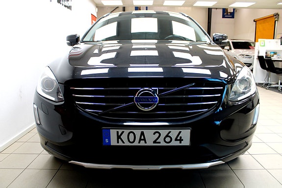 Volvo XC60 3 of 22