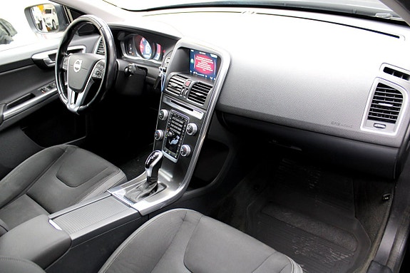 Volvo XC60 16 of 22