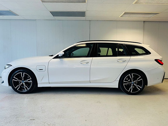 BMW 330e 2 of 5
