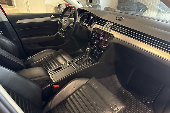 Volkswagen Passat 16 of 17