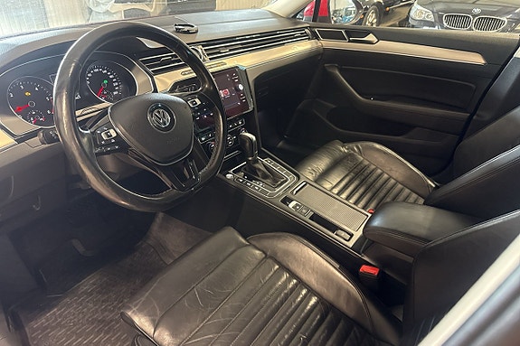 Volkswagen Passat 13 of 17