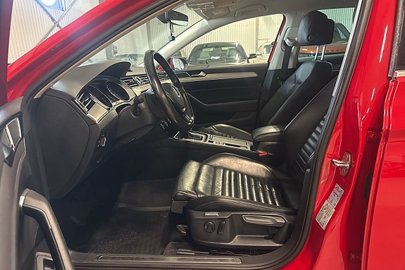 Volkswagen Passat 14 of 17