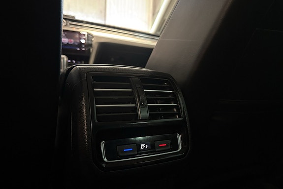 Volkswagen Passat 9 of 17