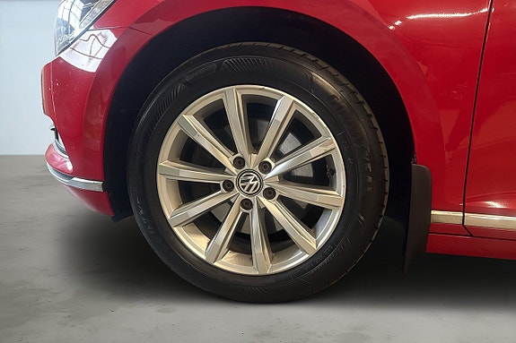 Volkswagen Passat 8 of 17
