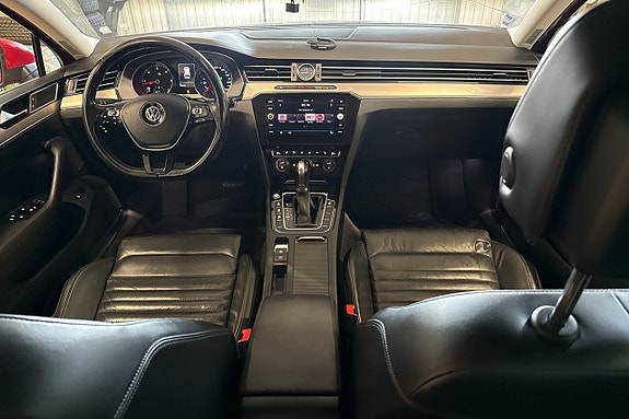 Volkswagen Passat 11 of 17