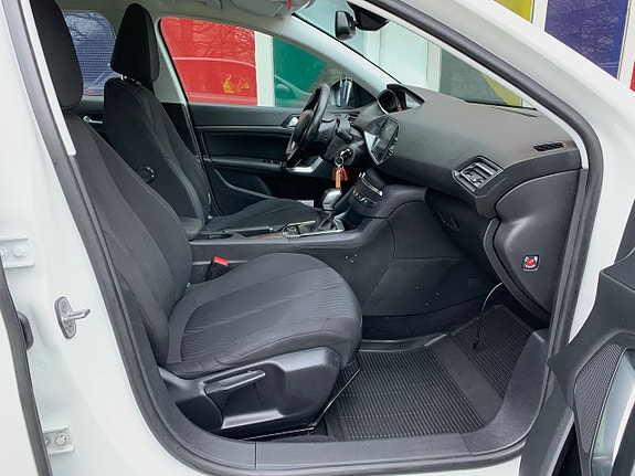 Peugeot 308 4 of 5