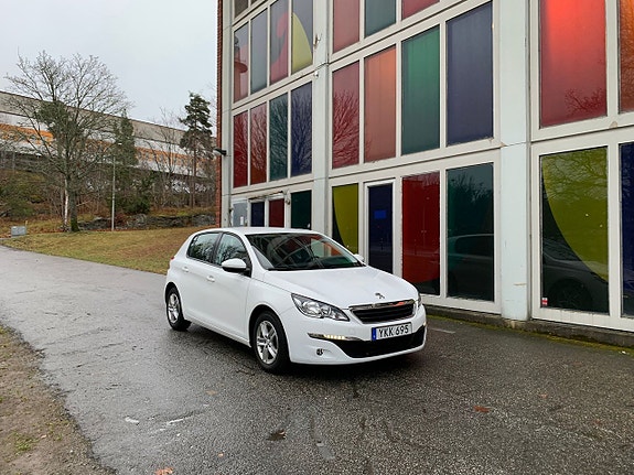 Peugeot 308 2 of 5