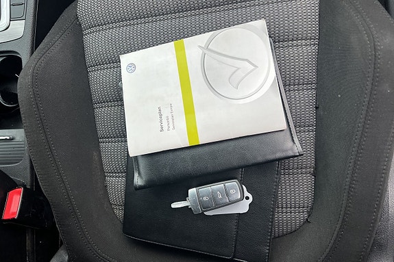 Volkswagen Passat 17 of 27