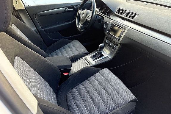 Volkswagen Passat 9 of 27