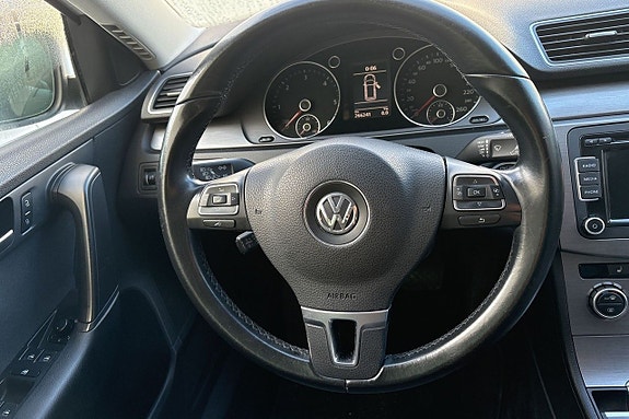 Volkswagen Passat 11 of 27