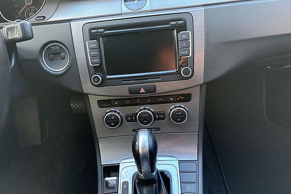 Volkswagen Passat 10 of 27