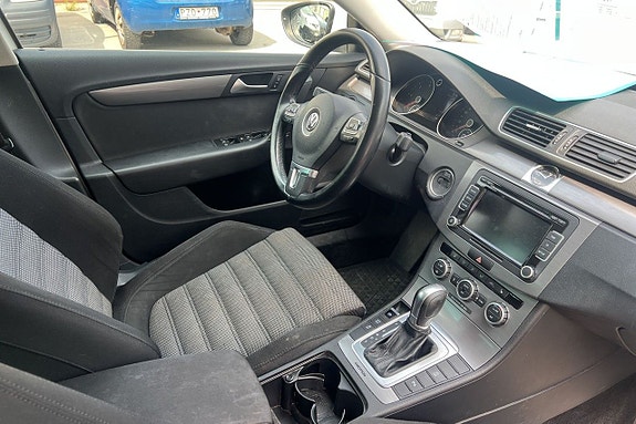 Volkswagen Passat 8 of 27