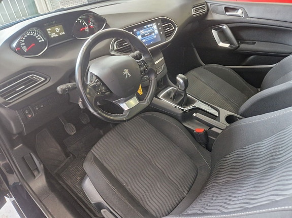 Peugeot 308 6 of 16