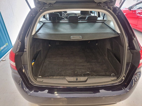 Peugeot 308 12 of 16