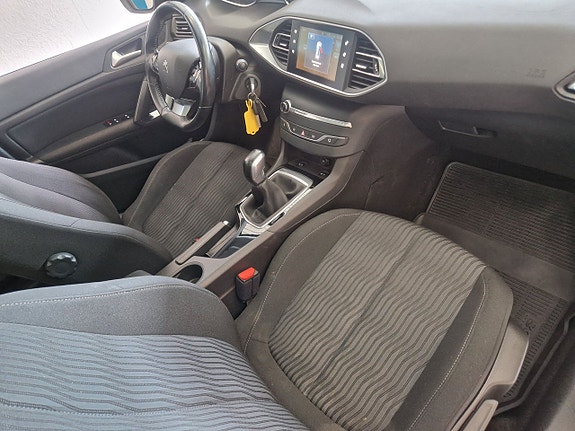 Peugeot 308 10 of 16