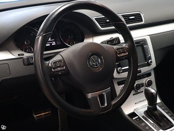 Volkswagen Passat Alltrack 4 of 5