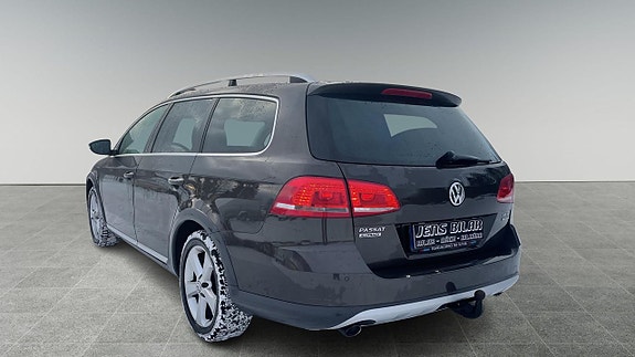 Volkswagen Passat Alltrack 3 of 5