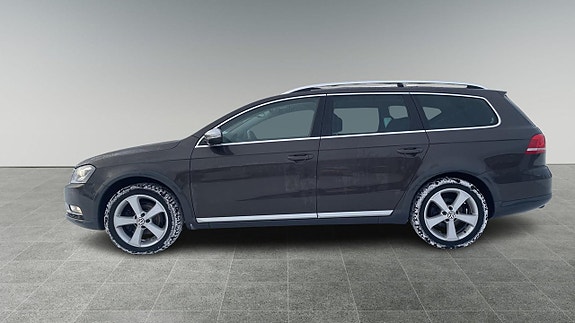 Volkswagen Passat Alltrack 2 of 5