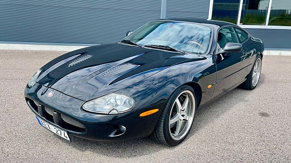 Jaguar XK 2 of 5