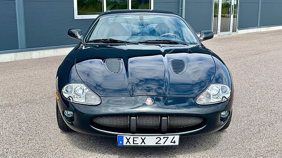 Jaguar XK 4 of 5