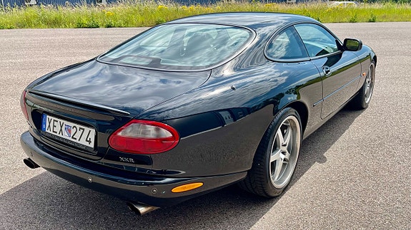 Jaguar XK 7 of 17