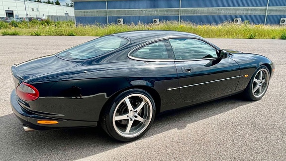 Jaguar XK 6 of 17