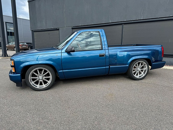 Chevrolet Silverado 1500 2 of 11