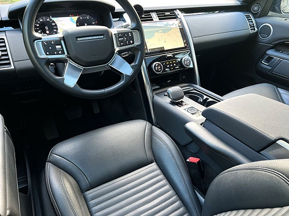 Land Rover Discovery 3 of 5