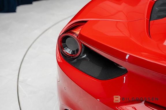 Ferrari 488 16 of 27