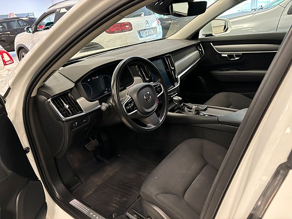 Volvo V90 6 of 9