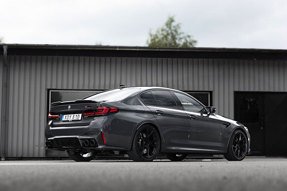 BMW M5 2 of 5