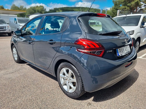 Peugeot 208 4 of 5