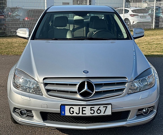 Mercedes-Benz C200 3 of 5