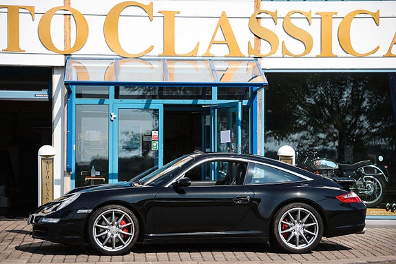 Porsche 911 4 of 5