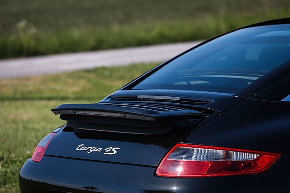 Porsche 911 9 of 16